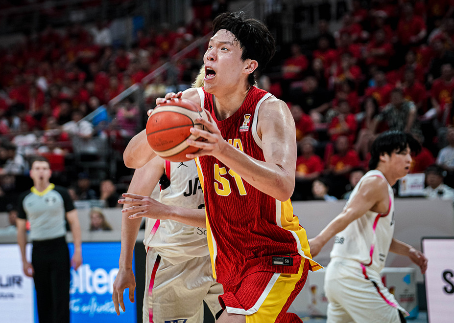 世预赛：中国男篮19分惨败日本 杨瀚森替补9分4犯高诗岩在场