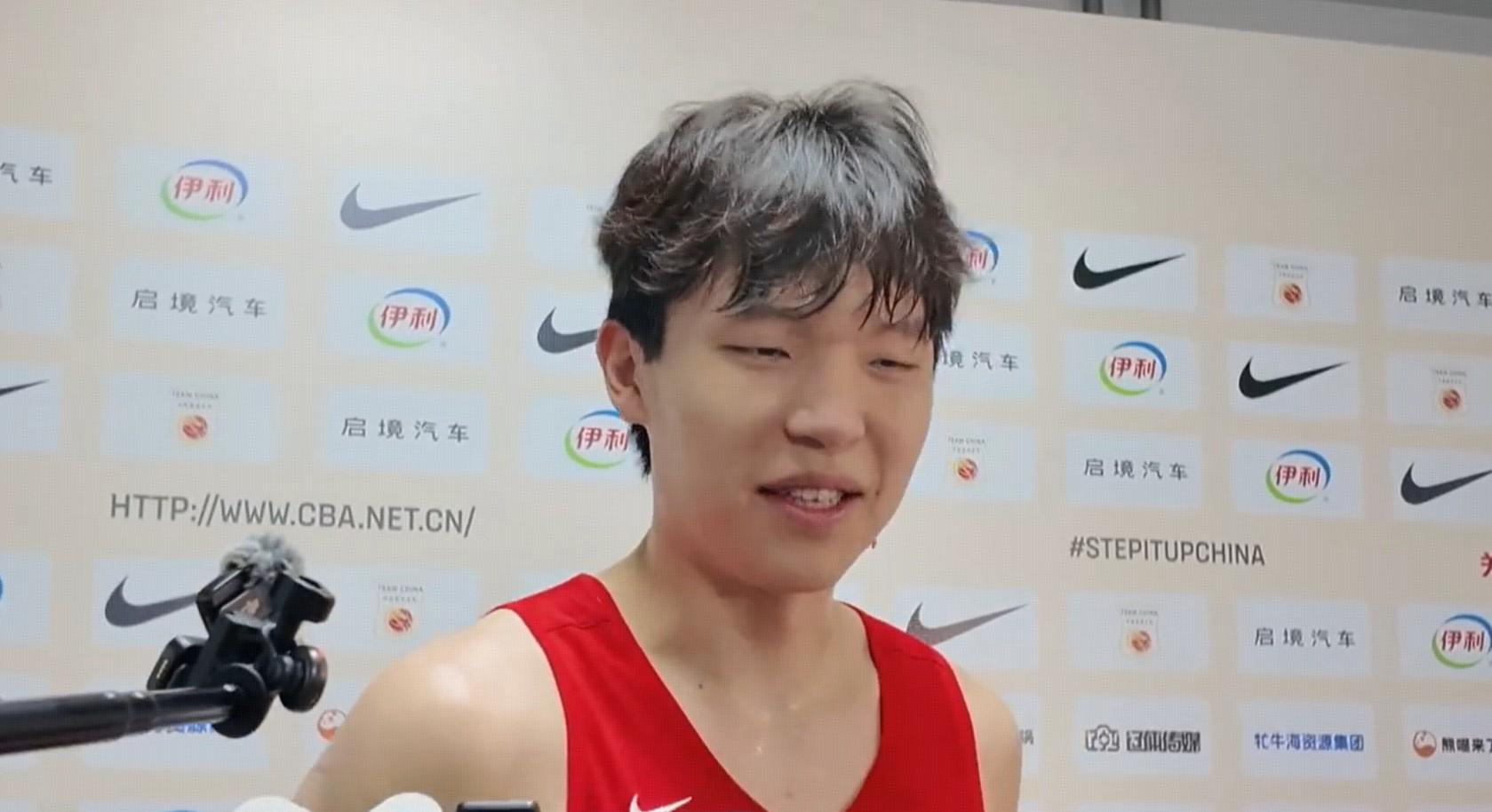 杨瀚森:通过训练磨合一起在场上打出默契,晚上全力去拼