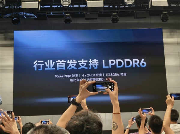 李想朋友圈回应自研电池:六年前就已立项 把电动车的核心技术握在自己手中