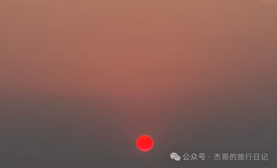远离那些崇洋媚外的人。